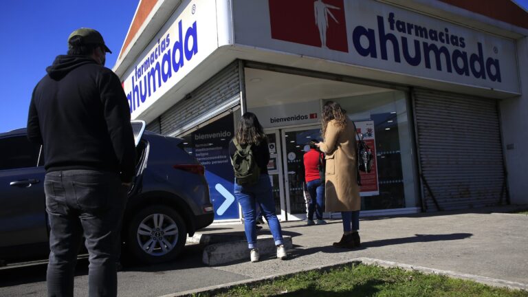 Farmacias Ahumada compensará a consumidores tras colusión en precios de medicamentos