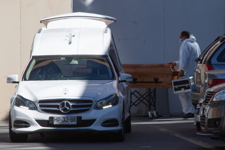 No es agosto: Este es el mes con más registros de muertes en Chile según el Minsal