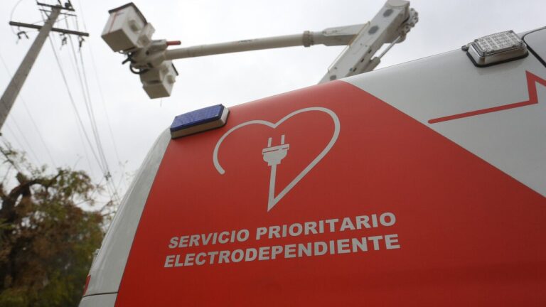 Iniciativa busca asegurar suministro eléctrico a pacientes electrodependientes: ¿De qué se trata?