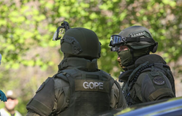 Dos adultos y una menor de edad fueron arrastrados por caudal en Río Bueno, Región de Los Ríos