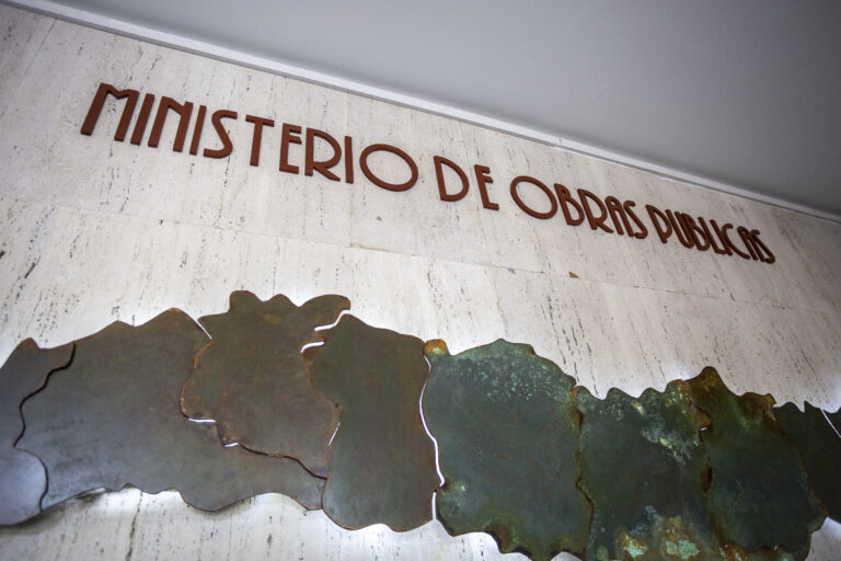 Contraloría: MOP pagó de forma improcedente 329 millones por concesión del Camino de la Fruta