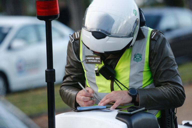 Restricción vehicular: ¿Qué autos no pueden circular este lunes 25 de agosto en Santiago?