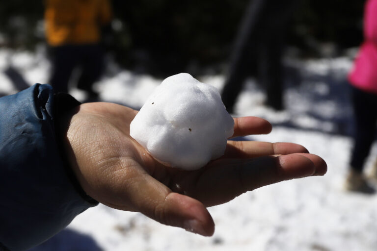 ¡A sacar los abrigos! Pronostican nieve y hasta - 12 grados en diversas comunas de la Región Metropolitana