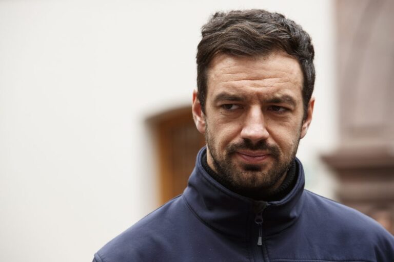 Interponen querella por malversación de fondos contra Vodanovic: Lo acusan de pagar su defensa privada con recursos municipales