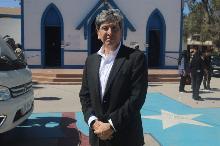 Laurence Golborne se incorpora al equipo técnico que lidera el rescate de los cinco mineros atrapados en El Teniente