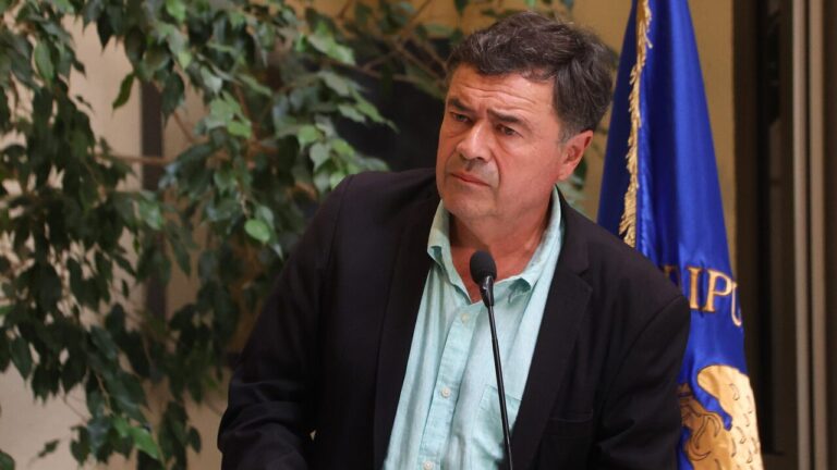 Esteban Valenzuela agradece respaldo de Boric tras salida del Gobierno: 