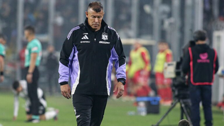 Jorge Almirón deja Colo Colo tras aprobación del directorio de Blanco y Negro