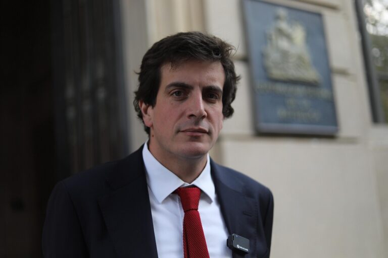 Diputado Schalper (RN) oficia al MOP por tacos en ruta a Farellones: “Cientos de familias vivieron una pesadilla”