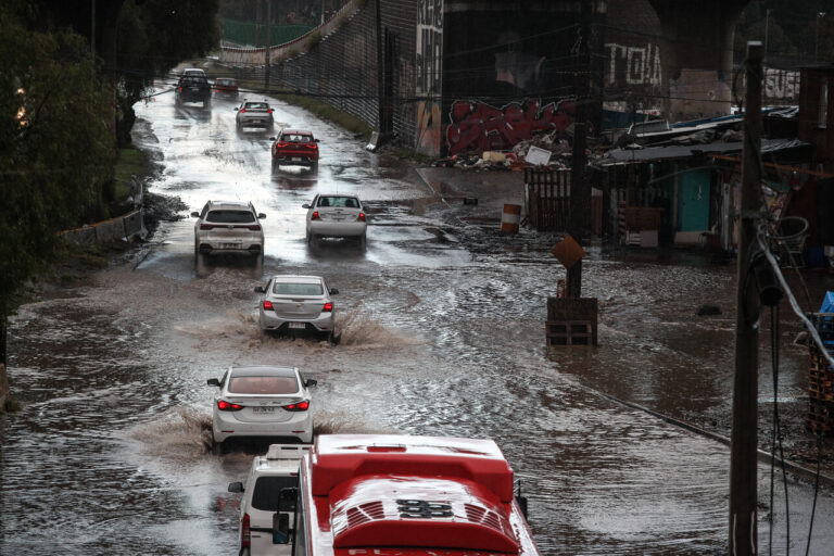 Lluvias generan múltiples afectaciones desde Antofagasta hasta Los Lagos: Más de 1.700 viviendas dañadas y cientos de aislados