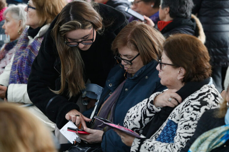 “La tarjeta de coordenadas es solo un punto más”: Experto alerta brecha digital en adultos mayores