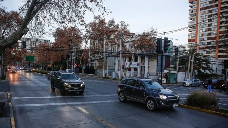 Restricción vehicular: ¿Qué autos no pueden circular por Santiago este miércoles 6 de agosto?