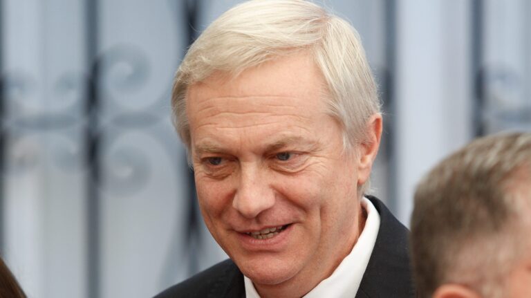 Kast sugiere al presidente de Evópoli tomar un “viadil” tras decir que le “dolería la guata” gobernar juntos