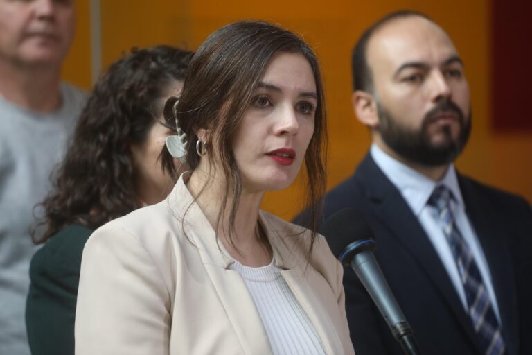 Diputados UDI acudirán a Contraloría para denunciar presunto intervencionismo electoral de Vallejo en carrera presidencial