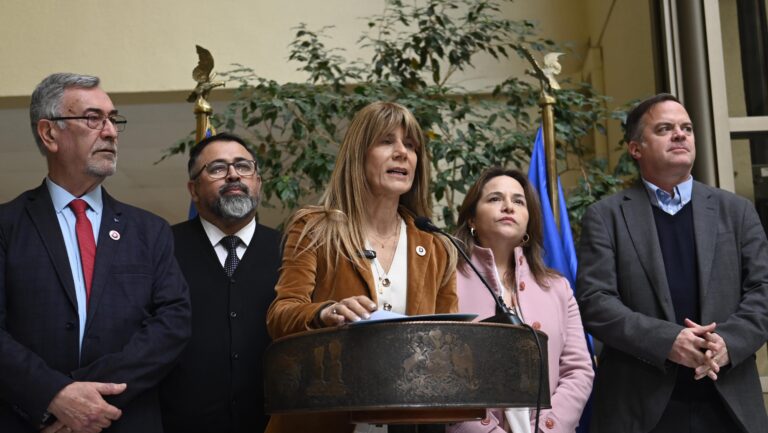 Negociación parlamentaria se complica: Demócratas defienden candidatura del diputado Miguel Ángel Calisto ante Chile Vamos