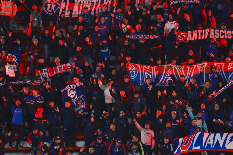 Tragedia en Argentina: Las impactántes imágenes que dejó los incidentes entre hinchas de Independiente y Universidad de Chile