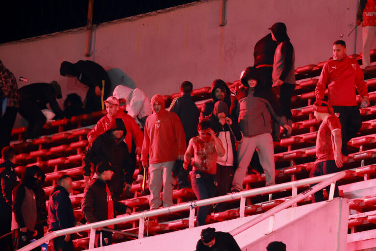 Incidentes en Avellaneda: Director de Azul Azul denuncia que seguidores de Independiente “intentaron matar” a hinchas de la U