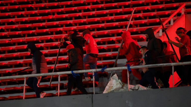Plantel de Universidad de Chile expresa preocupación por hinchas del club 