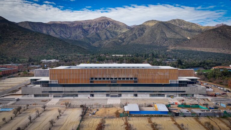 Universidad Católica recibe luz verde: Delegación Metropolitana autoriza al Claro Arena para partidos de fútbol profesional