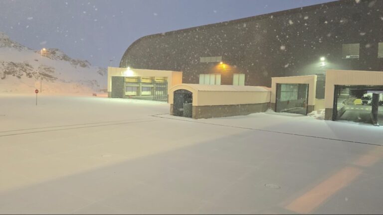 Nieve provoca cierre de la Cuesta La Dormida y el Paso Internacional Los Libertadores