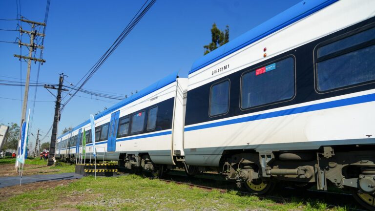 Alto ejecutivo de empresa a cargo de tren Santiago-Batuco adelanta obras: 