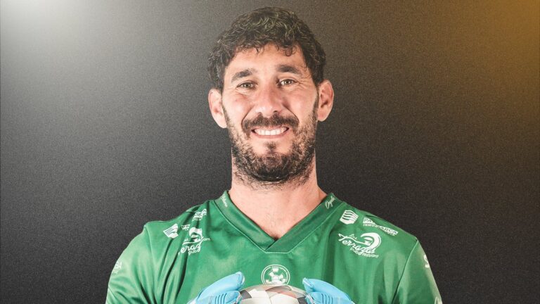 Manuel García anuncia su retiro del fútbol profesional por enfermedad degenerativa