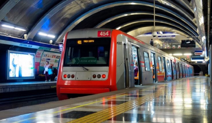 Metro cierra estación de Línea 4 por presencia de barristas asistentes al Superclásico en el Monumental