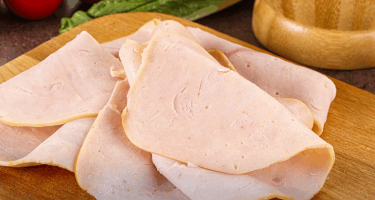 Sernac oficia a Sopraval y Aríztia por posible inclusión de pollo en pechugas de pavos