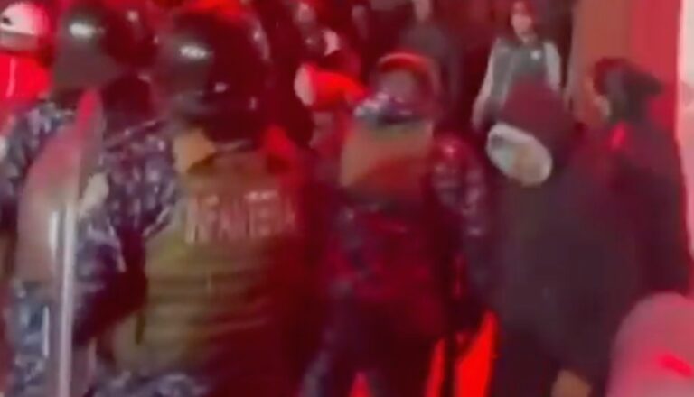 Video evidenciaría complicidad policial durante violentos incidentes en Independiente vs Universidad de Chile