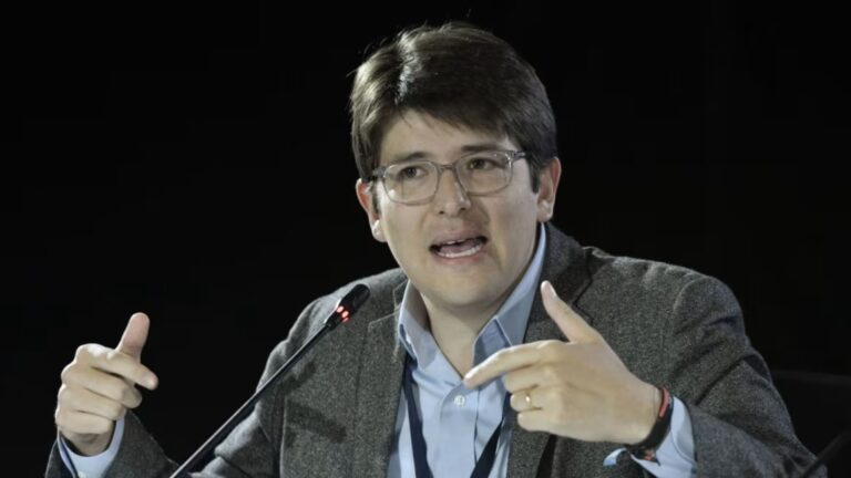 La historia de Miguel Uribe Turbay: Cómo su muerte recuerda la historia de su madre, quien también fue asesinada en Colombia