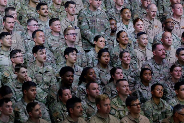 Trump descarta envío de militares de Estados Unidos para hacer cumplir un posible acuerdo de paz en Ucrania