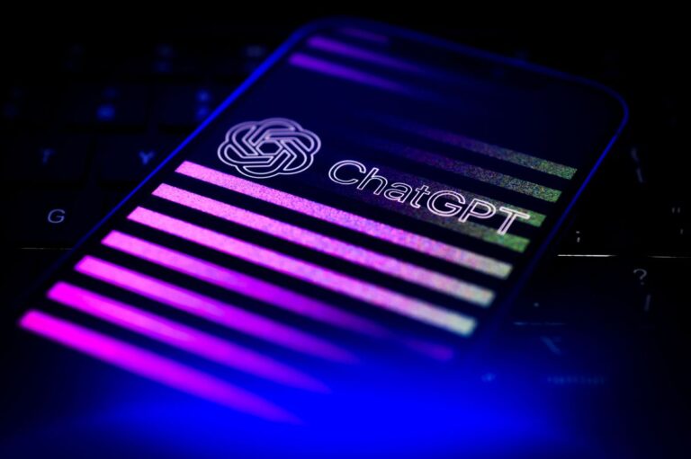 Los padres de un joven de 16 demandaron a OpenIA asegurando que ChatGPT lo asistió al quitarse la vida