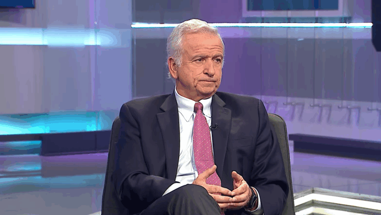Felipe Larraín, exministro de Hacienda: 