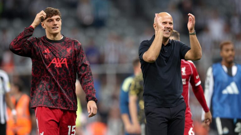 La lesión de Giovanni Leoni complica al Liverpool: Estará de baja por cerca de un año