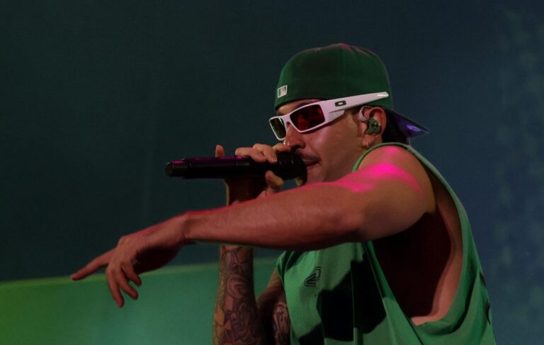 Municipalidad de Providencia cursa cinco infracciones por show gratuito de Feid: No tenía autorización