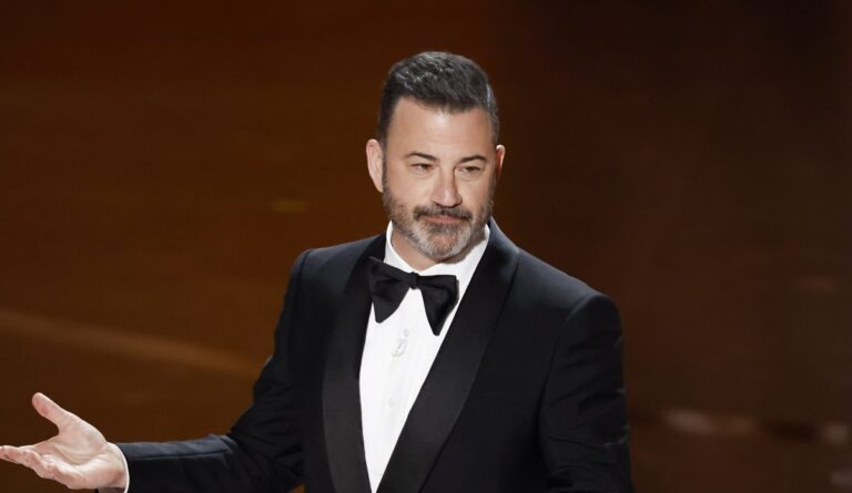 Un emocionado Jimmy Kimmel pide perdón por los comentarios sobre Kirk y arremete contra Trump: “No aguanta una broma…”