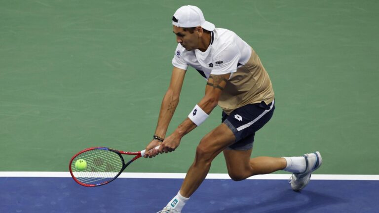 Alejandro Tabilo dio vuelta el partido y avanzó a la semifinal del ATP 250 de Chengdú