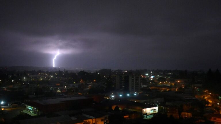 Senapred declara Alerta Temprana Preventiva en La Araucanía por tormentas eléctricas