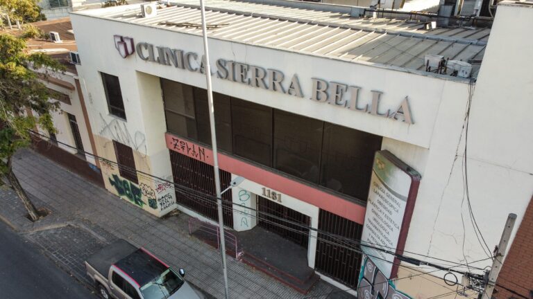 Ordenan inscribir compra de exclínica Sierra Bella en Santiago: Alcalde Desbordes evaluará nuevas acciones legales