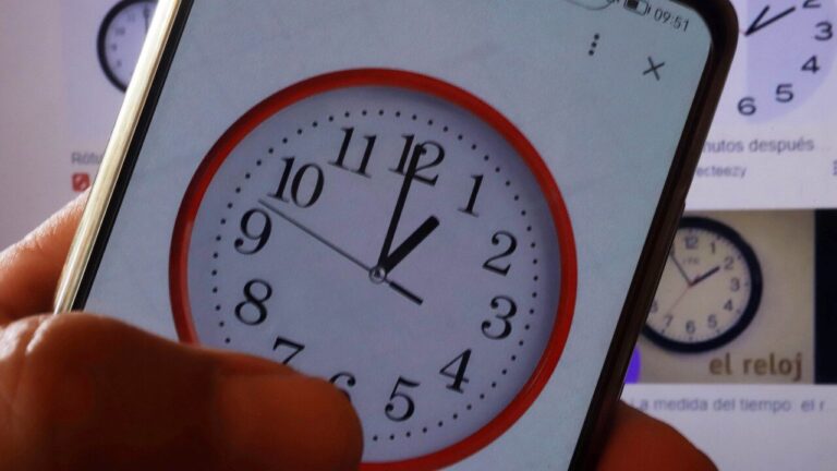 Cambio de hora: Estas son las regiones de Chile que no deben modificar su huso horario