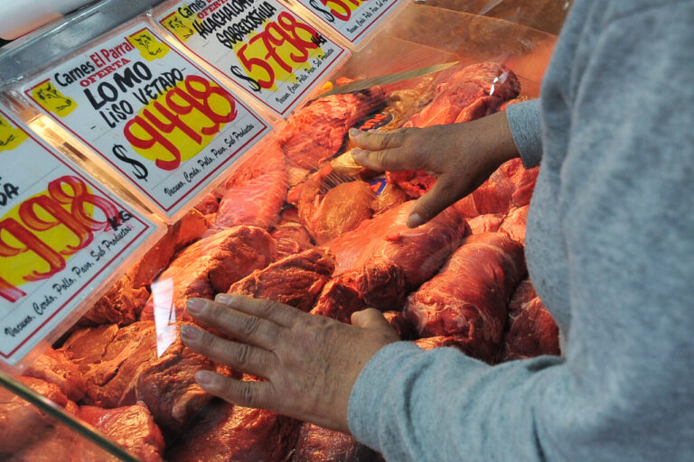 Se pueden ahorrar hasta $9.000 en las compras: ¿Dónde sale más barata la canasta dieciochera?