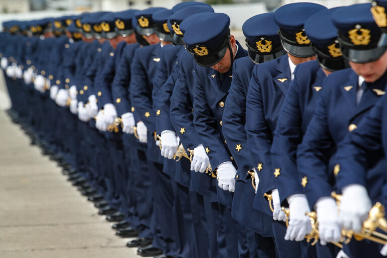 FACh expulsa a cadete que compartió fotos íntimas de una oficial que fue su pareja