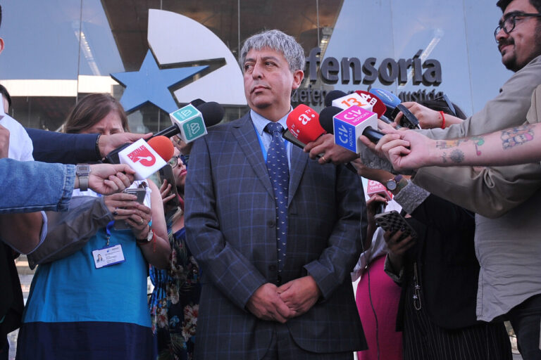 Víctor Providel comparece ante Fiscalía, pero guarda silencio: Defensa busca inhabilitación de fiscales Armendáriz y Jacir