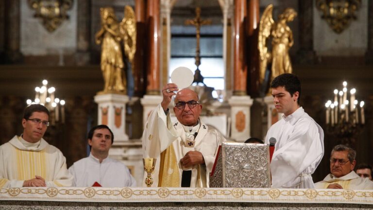 Arzobispado de Santiago realizará misa y encuentro con funcionarios públicos: ¿Cuándo y dónde será?