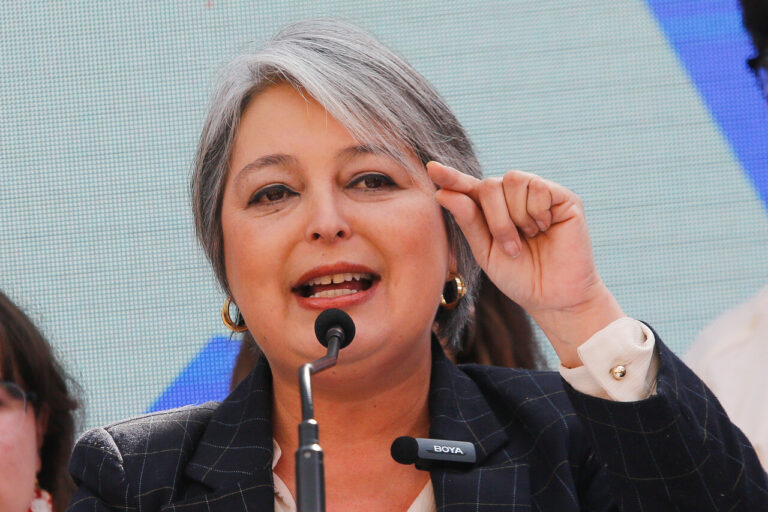 Empadronamiento biométrico nacional para migrantes y Consejo Nacional de Pueblos Indígenas: Jeannette Jara da a conocer sus 383 propuestas de campaña