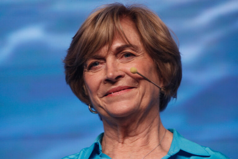 Matthei y publicación de reportaje sobre bots que la atacaban: 