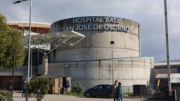 “Juegos físicos” y “dinámicas de equipo”: Defensa de exfuncionarios por denuncia a profesional con CEA en Hospital de Osorno