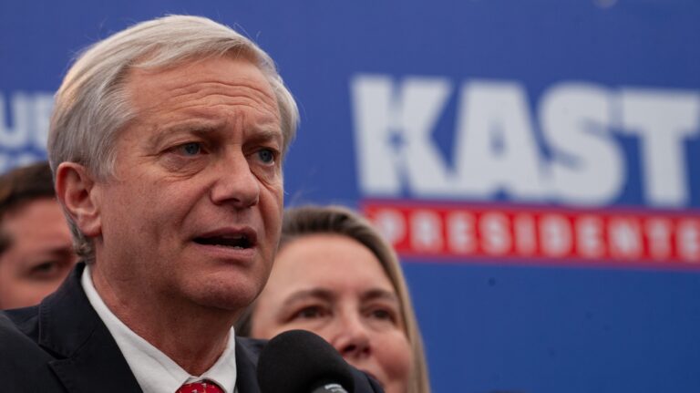 Kast pide que Artés rectifique sus dichos sobre su eventual gobierno y llama a “respetar las reglas democráticas”