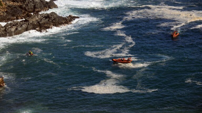 Continúa búsqueda de adolescente de 14 años desaparecido en playa Las Torpederas de Valparaíso