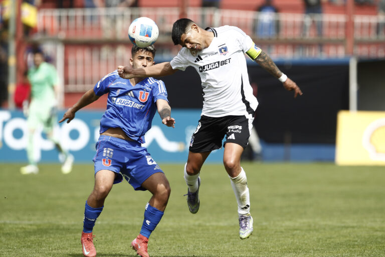 Hinchas de Colo Colo sobrevuelan dron con 