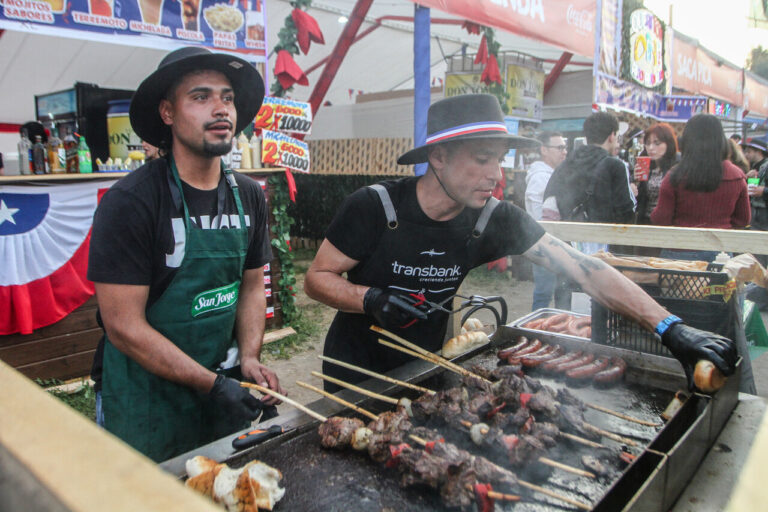 Fonderos del Parque O’Higgins acusan mala organización y pérdidas en la edición 2025: 